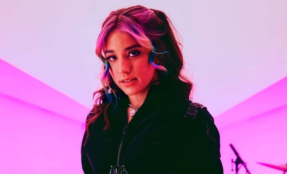 Alaina Castillo comparte el nuevo video de "pocket locket"