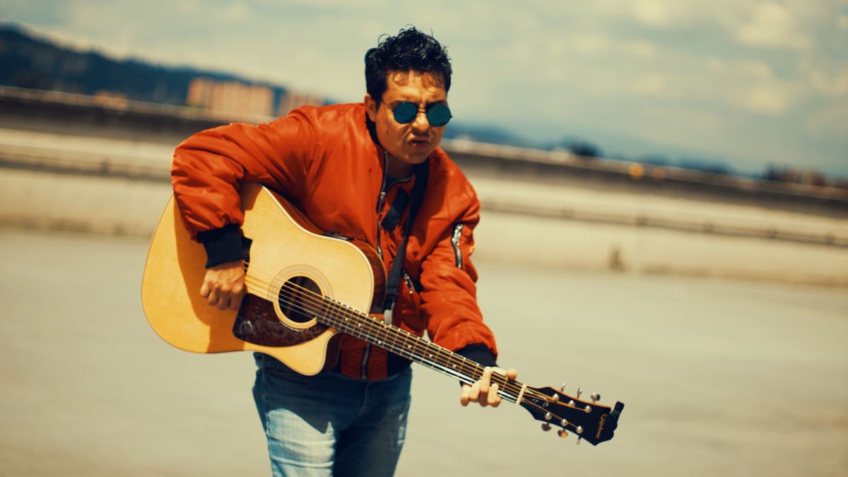 Alejo Cruz presenta su nueva canción "Ellos"