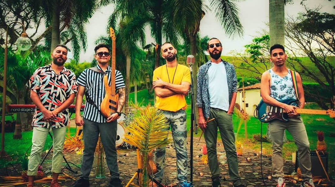 ALKILADOS estrena su versión de "La Playa" en tributo a La Oreja de Van Gogh