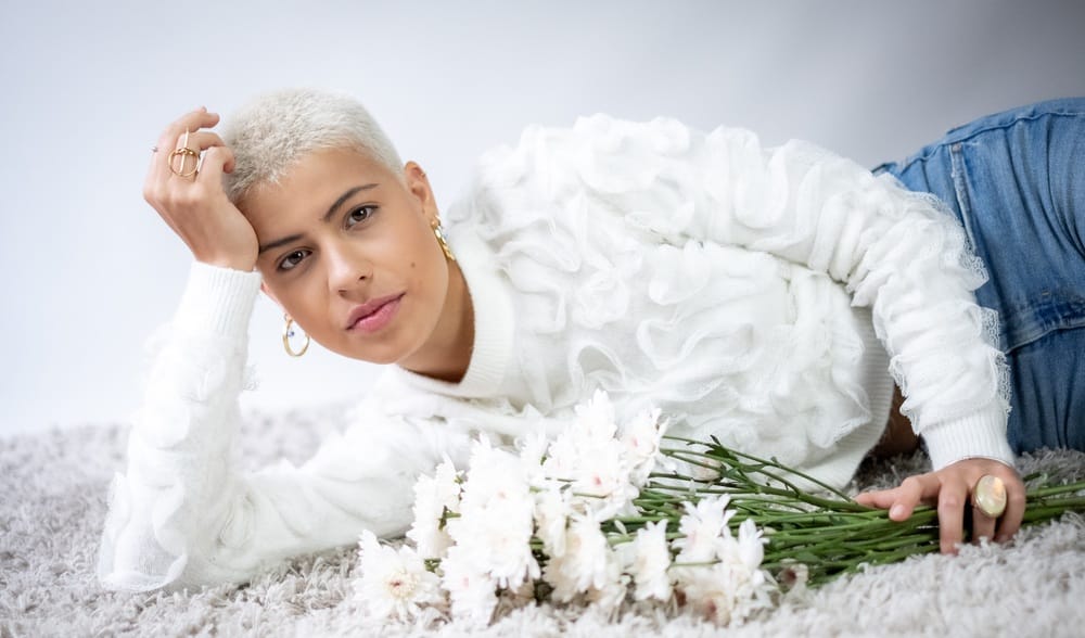 Annasofia estrena "Vienes y Vas" una despedida con la frente en alto