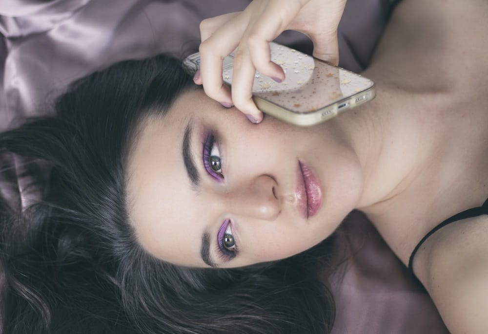 Emilia Vega regresa con su nueva canción "Pláticas de Madrugada"