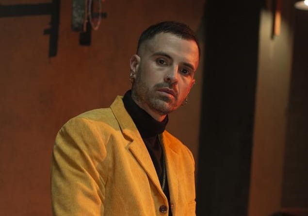 Mike Bahía presenta "Ropa Interior"