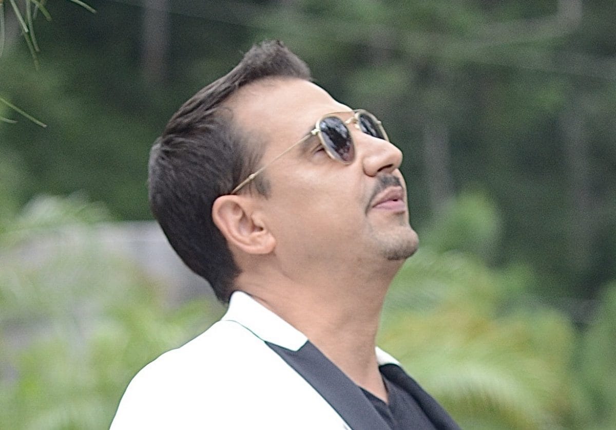 Tony B estrena su canción "Amantes Perfectos"