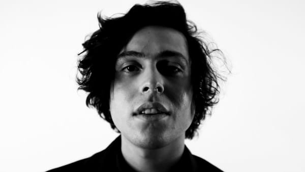 Carlos Colosio evoca la nostalgia en "por qué está tan cabrón crecer?"