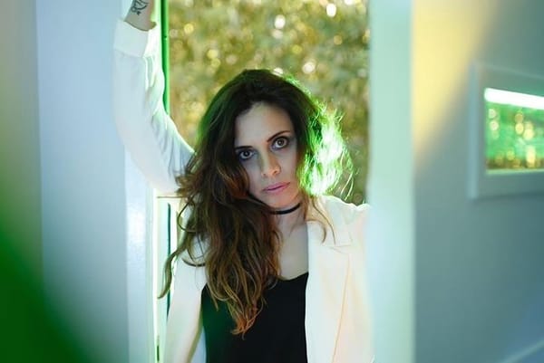 Ceci Bastida presenta su nuevo sencillo "Corre"