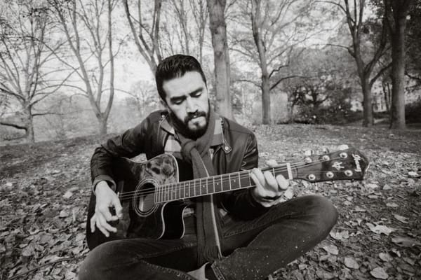 Citadino Express debuta con "Náufrago" una canción de resiliencia y resistencia