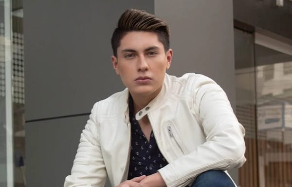 David Navarro presenta su canción "Luna Llena"