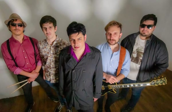 Claramente nos presenta un pop introspectivo en "El Poder"