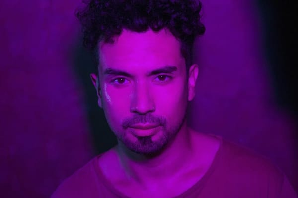 Esteban Martínez presenta "Pájaros Negros"