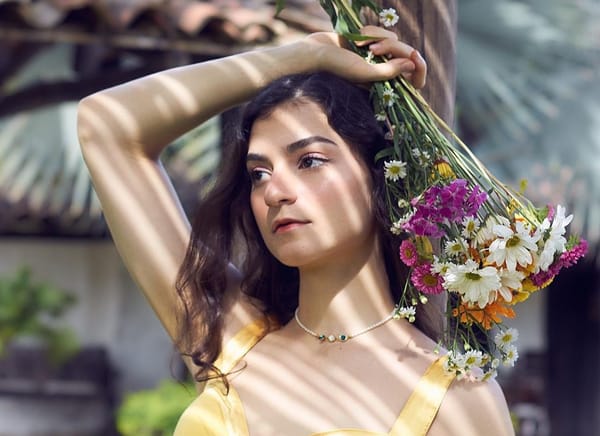 Rosa Esber estrena su nuevo sencillo “Tell Me”