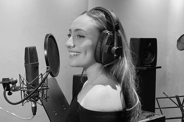 Yas Gagliardi se posiciona en el número 1 con "Lo Primero"